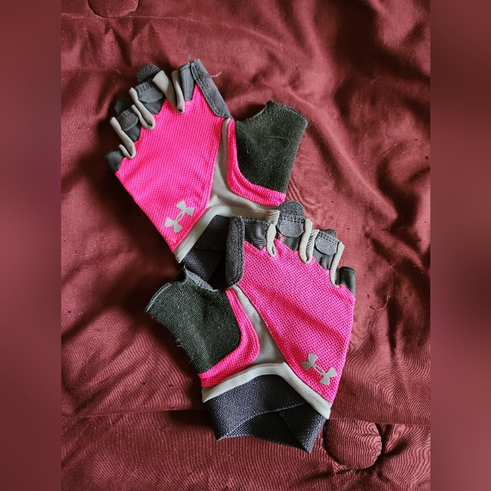 Underarmour fingerless workout gloves